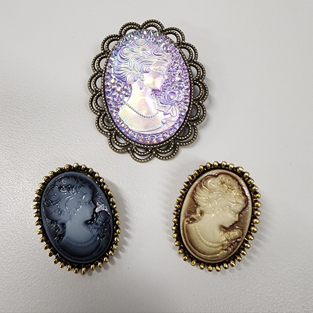 Victorian-Style Cameo Brooch Set – Ornate Filigree Portrait Pins Iridescent